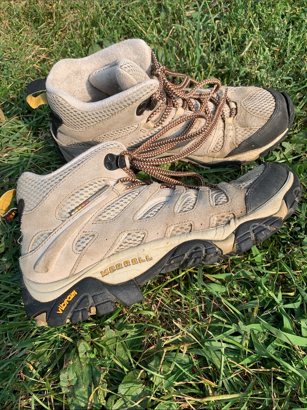 Merrell Moab Mid Hiking Boots Size 9